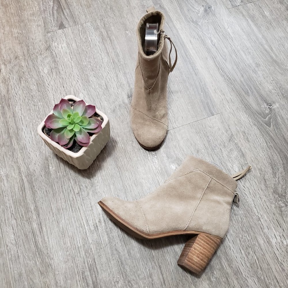 Toms Lunata Suede Booties Taupe Sz 5